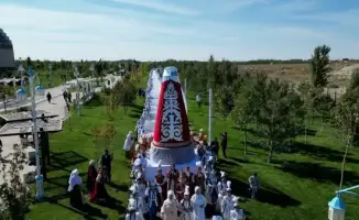 В Туркестане сшили уникальное саукеле высотой более 5 метров, вошедшее в Книгу рекордов Казахстана