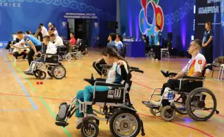 Аким Мангистауской области встретился с участниками международного турнира по бочча в Актау