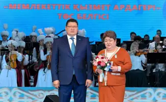 Заслуги, как звезды: ветерана государственной службы наградили в области Абай