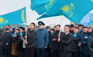 Государственный флаг взмыл в небо Западно-Казахстанской области, озаряя путь к новым достижениям и единству народа