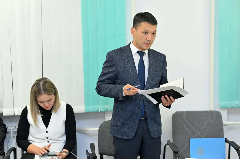 Глава региона принял граждан по личным вопросам (10)