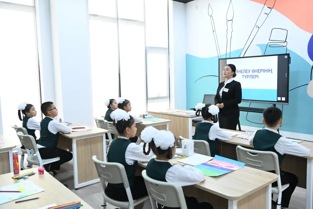 Аким области вместе с государственным и общественным деятелем Икрамом Адырбековым посетил новые объекты (7)