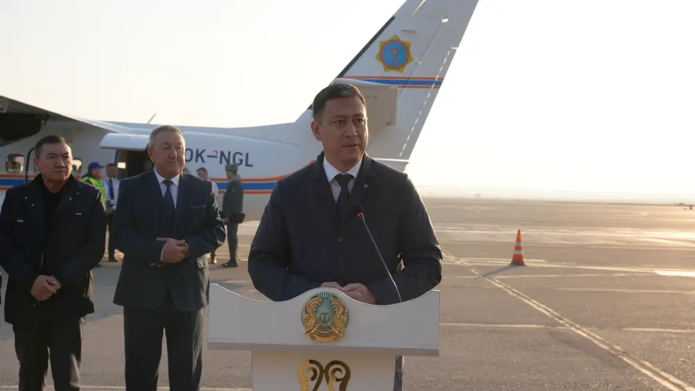 В Шымкенте встретили третий самолет L-410 для МЧС Казахстана (3)