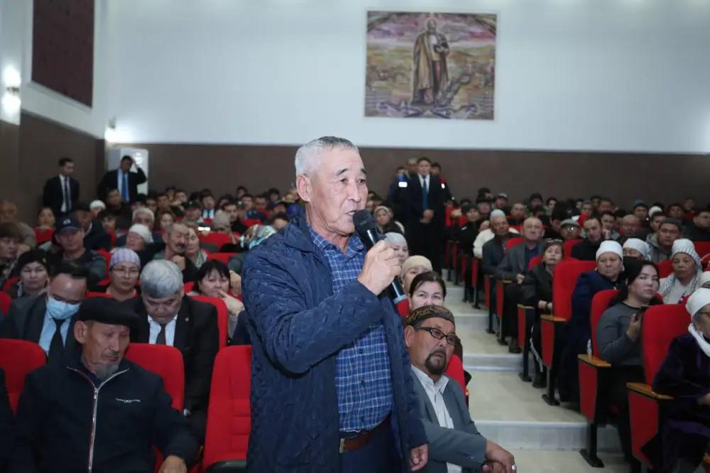 Нурдаулет Килыбай обсудил проблему безработицы в Каракиянском районе и встретился с жителями села Жетыбай (5)