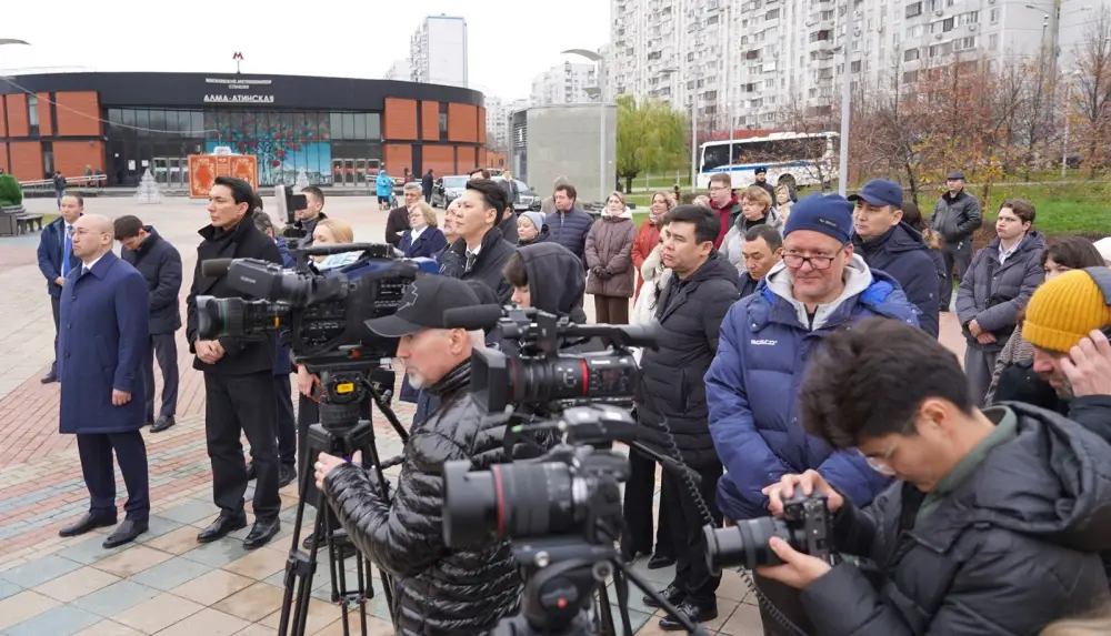 Сквер дружбы Казахстана и России открыли в Москве (3)
