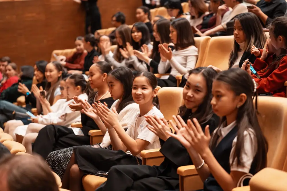 Президент поздравил театр имени Наталии Сац с юбилеем (6)