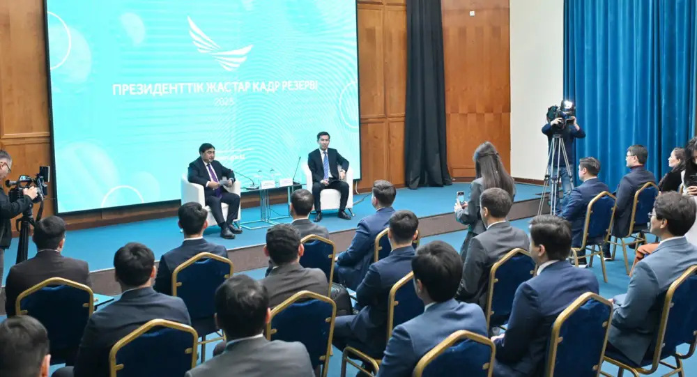 Председатель АДГС провел брифинг по итогам отбора в Президентский молодежный кадровый резерв-2025 и встретился с резервистами (4)