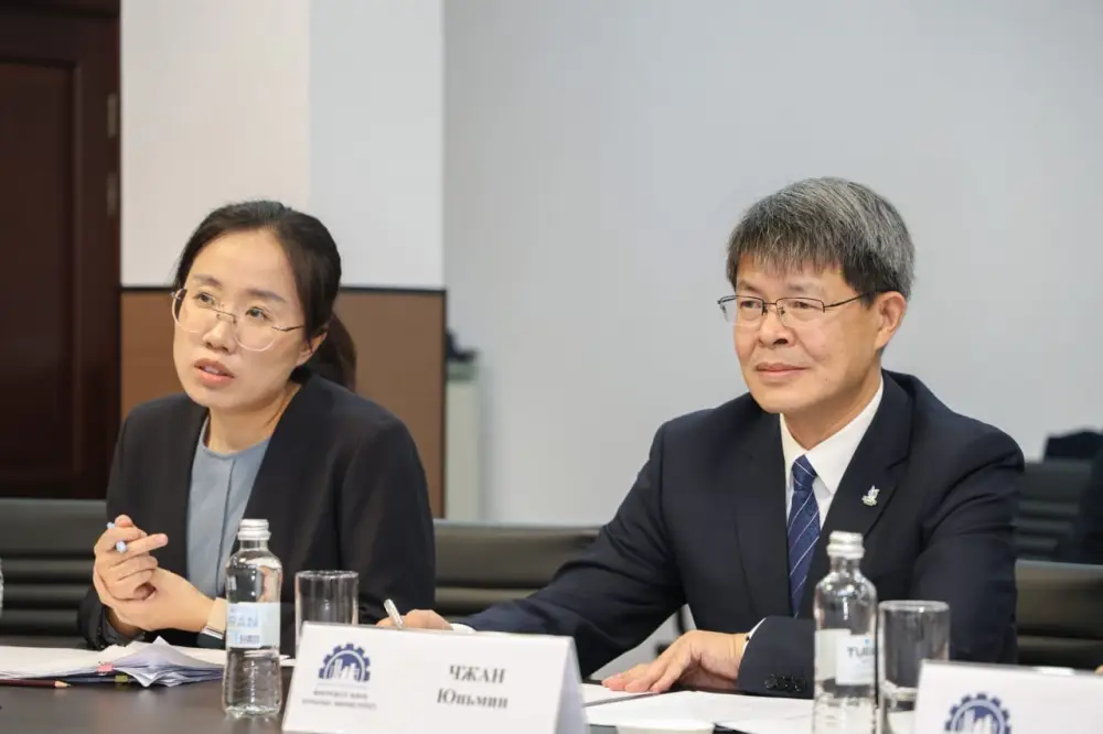 Министр Ерсайын Нагаспаев встретился с Заместителем министра промышленности и информационных технологий Китая (2)