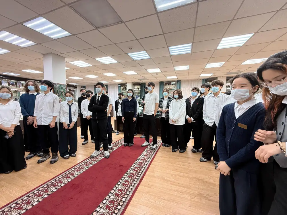 Столичные школьники открыли для себя мир минералов и ценности государственной службы (2)