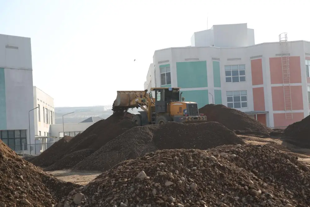 Аким Алматы Дархан Сатыбалды в ходе рабочего объезда встретился с жителями микрорайона «Рахат-Мадениет» (3)