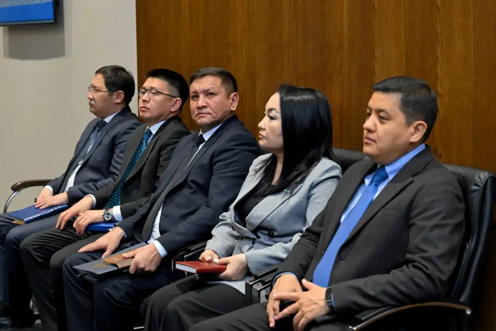 Рассмотрены вопросы реализации государственной молодежной политики и развития массового спорта в регионе (4)