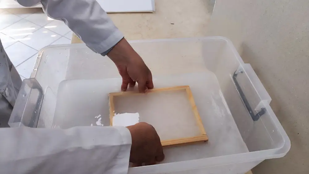 В Национальном центре рукописей и редких книг впервые начали внедрять метод ручного литья бумаги (3)