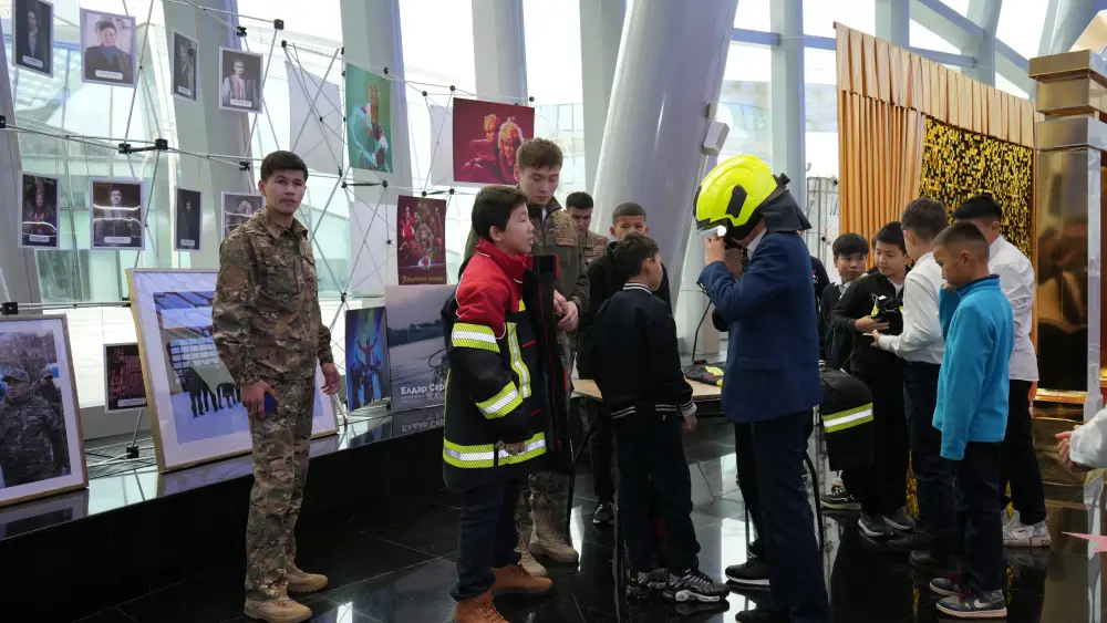 МЧС и театр объединяются ради безопасного будущего детей (8)