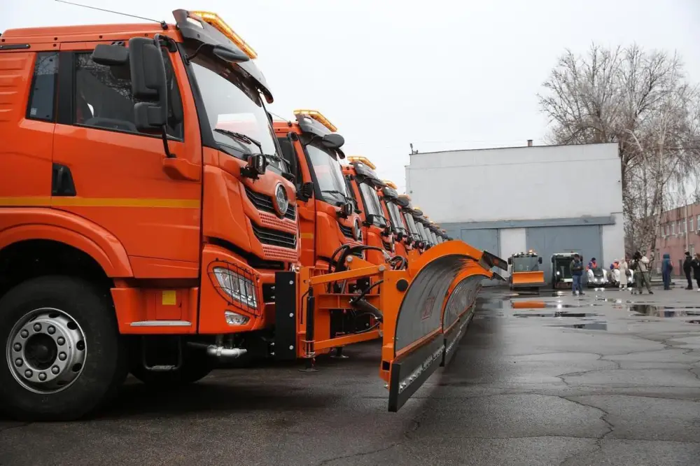 В Алматы усилена работа служб для обеспечения безопасности в период осадков (3)