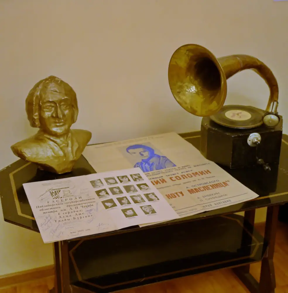 Павлодарскому областному театру драмы имени А.П. Чехова - 80 лет (5)