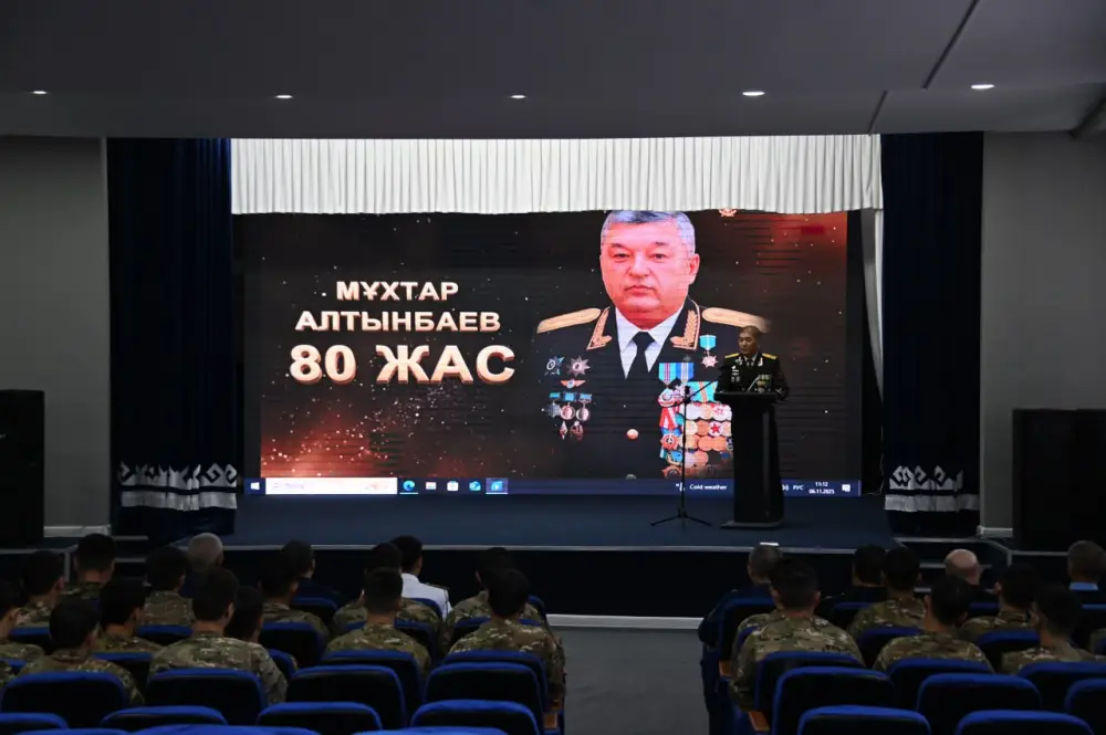В Актау в честь юбилея генерала армии Алтынбаева прошел урок мужества (2)