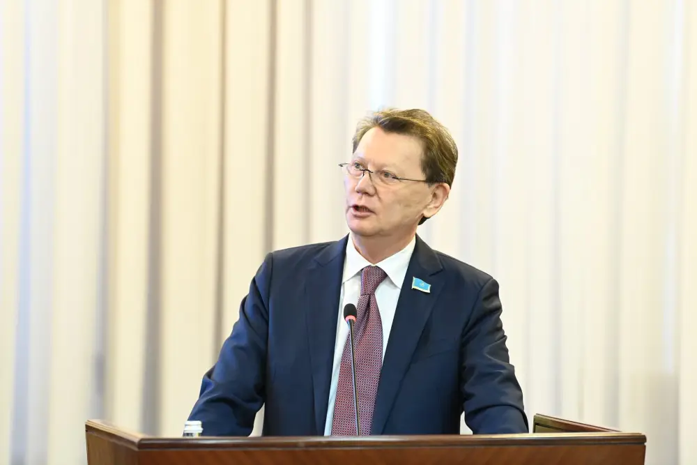 Глава региона встретился с государственным и общественным деятелем Мухтаром Кул-Мухаммедом (6)