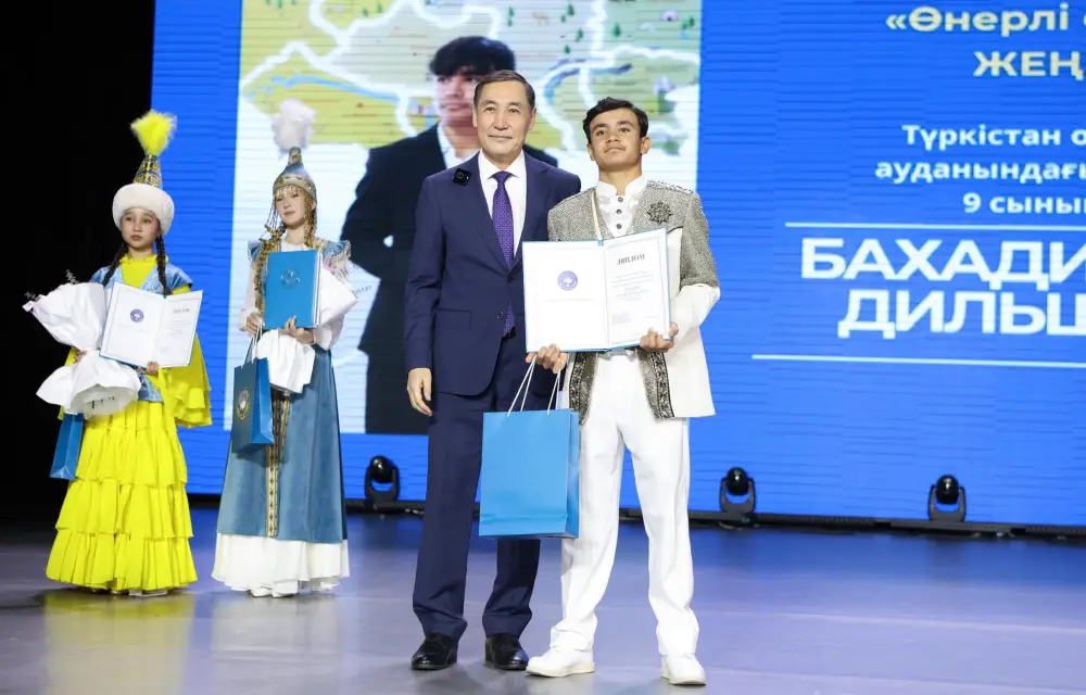 ТУРКЕСТАНЕЦ БЕКЗАТ ВЫСТУПИЛ В РЕСПУБЛИКАНСКОМ ПРОЕКТЕ "МЫҢ БАЛА" (2)