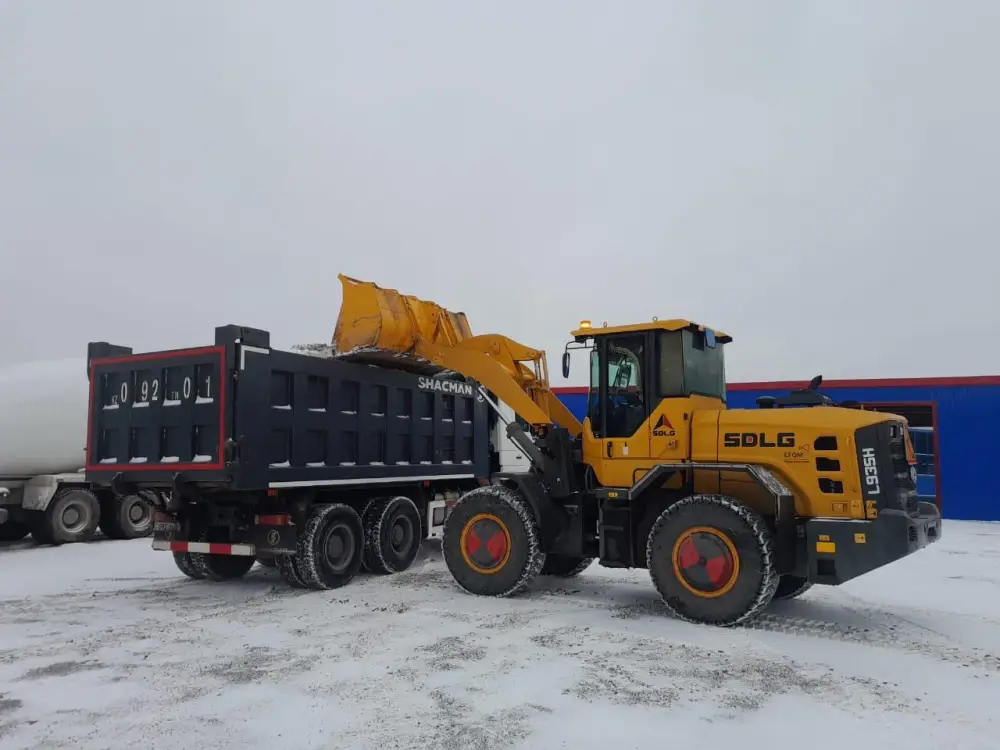 Более 3000 тонн техсоли и 14 000 рейсов: коммунальщики Астаны работают круглосуточно (7)