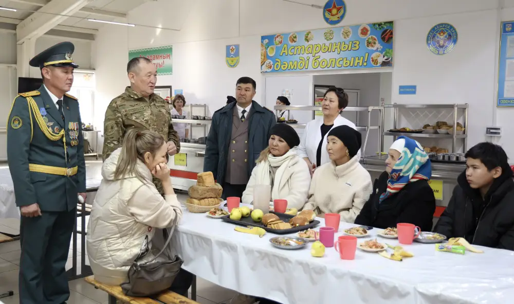 Министр обороны совершил рабочую поездку в Жамбылскую область (3)