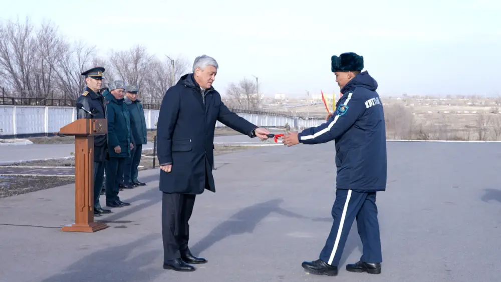 В Караганде гвардейцам вручили ключи от новых служебных автомобилей (3)