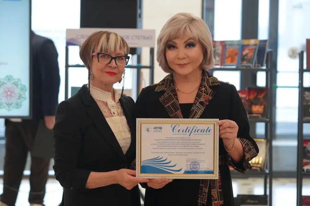 Делегация Северо-Казахстанской области во главе с Гауезом Нурмухамбетовым возложила цветы к памятнику великому казахскому писателю и мыслителю Абаю в городе Казань (7)