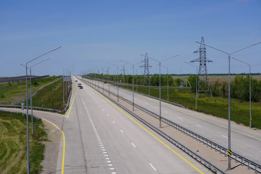 В стране усиливают безопасность и развивают инфраструктуру на республиканских дорогах (2)