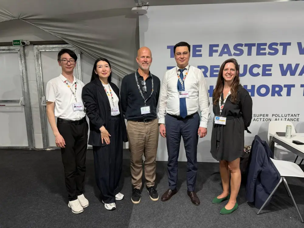 Проведена двусторонняя встреча вице-министра экологии и природных ресурсов РК Мансура Ошурбаева с директором программы CATF Джонатаном Бэнксом (3)