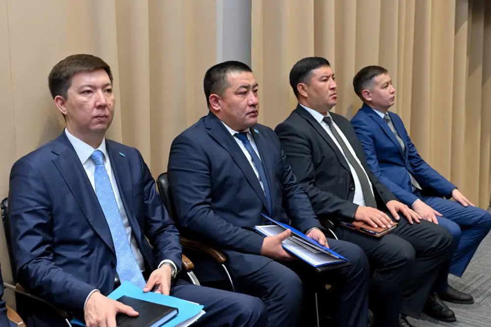 Рассмотрены вопросы реализации государственной молодежной политики и развития массового спорта в регионе (10)