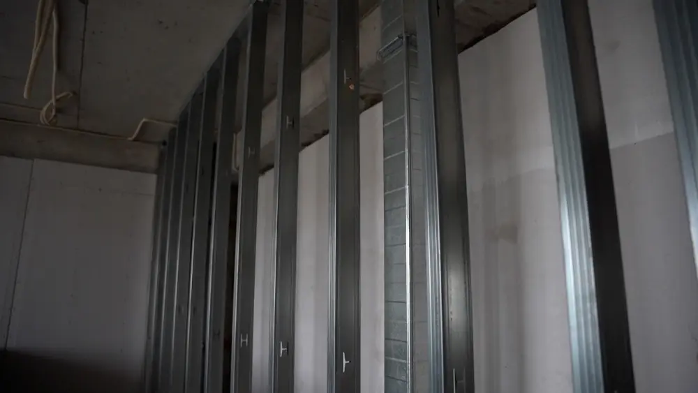 В мкр. Нурсая завершено 60% строительства новой поликлиники (4)