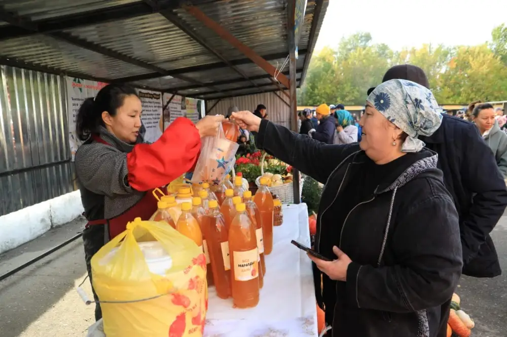 В Усть-Каменогорске проходит ярмарка сельхозтоваропроизводителей Курчумского района (2)