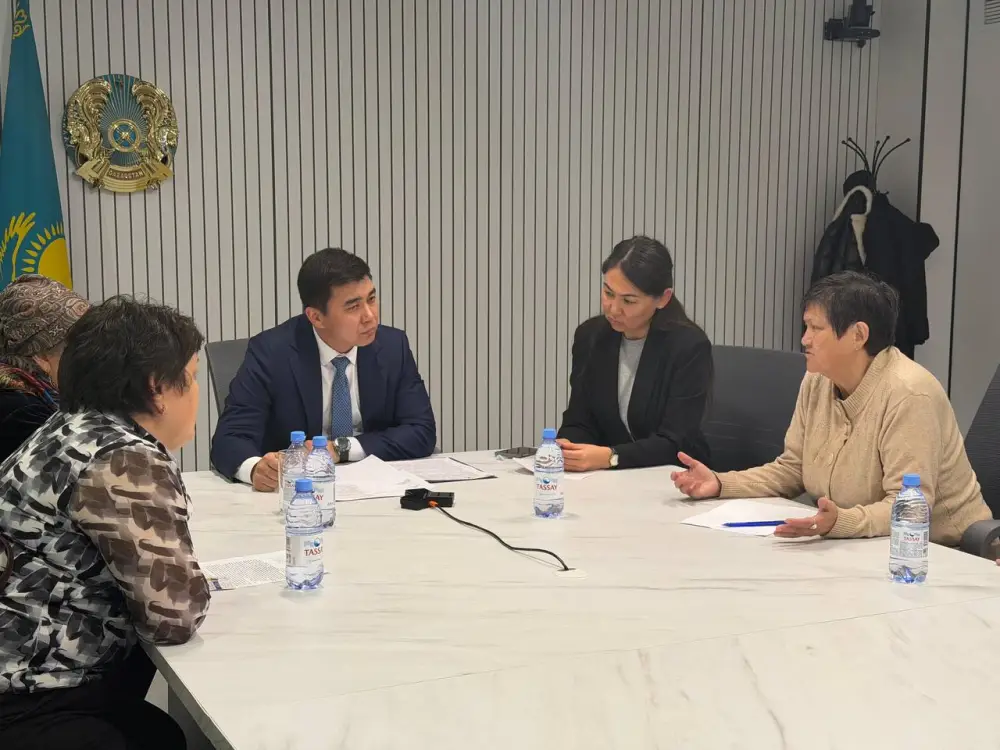 Вице-министр промышленности и строительства РК Куандык Кажкенов провёл приём граждан (2)