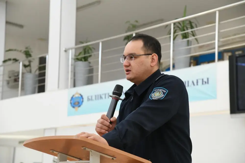 «Закон и порядок»: учащимся столичного колледжа напомнили об ответственности за совершение правонарушений (2)