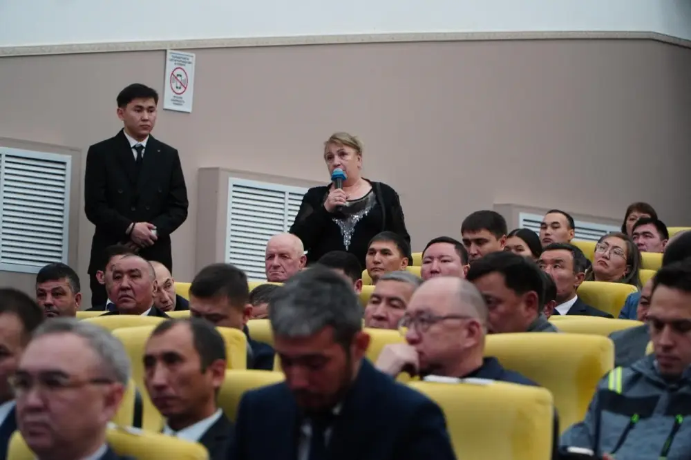 Встречу с населением Бурабайского района провел аким области Марат Ахметжанов (2)