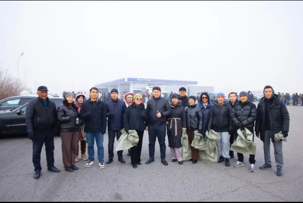 В рамках экологической акции «Таза Қазақстан» был проведён субботник вдоль автодороги «Алматы – Қонаев» (2)