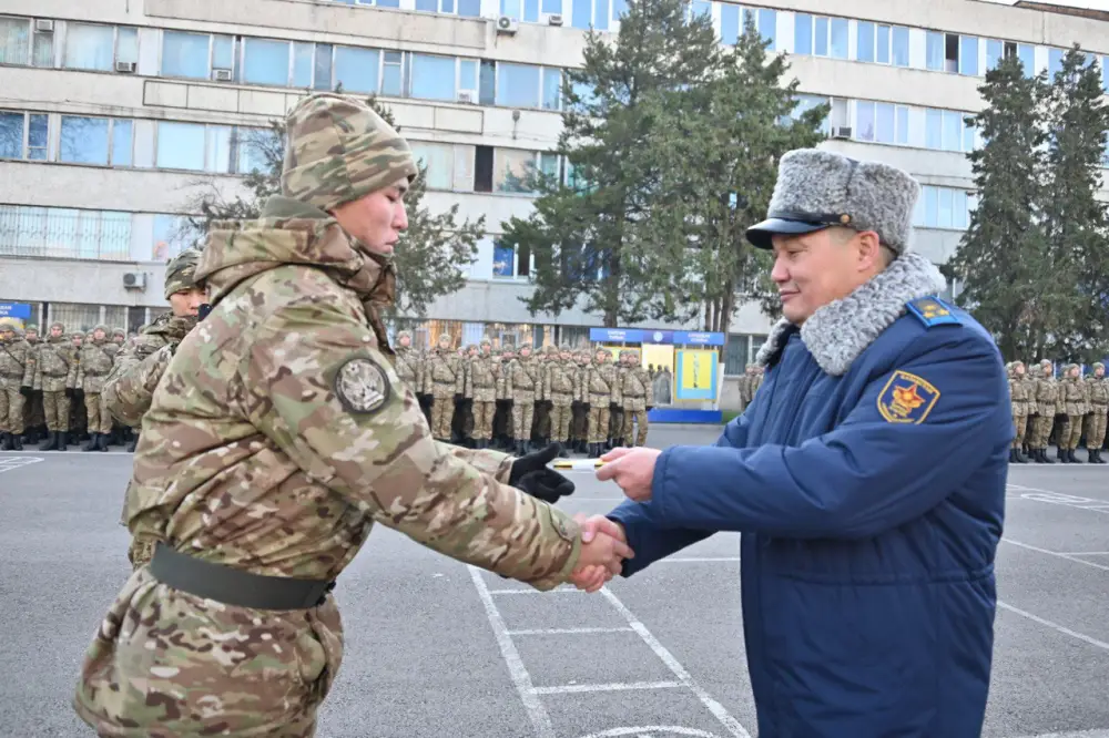 От службы – к студенческой скамье: солдаты военного вуза получили образовательные гранты (4)