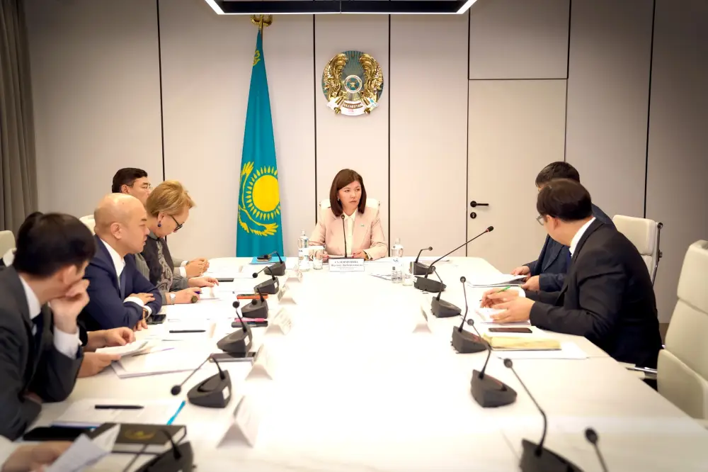 Министр просвещения провела прием граждан по личным вопросам (2)