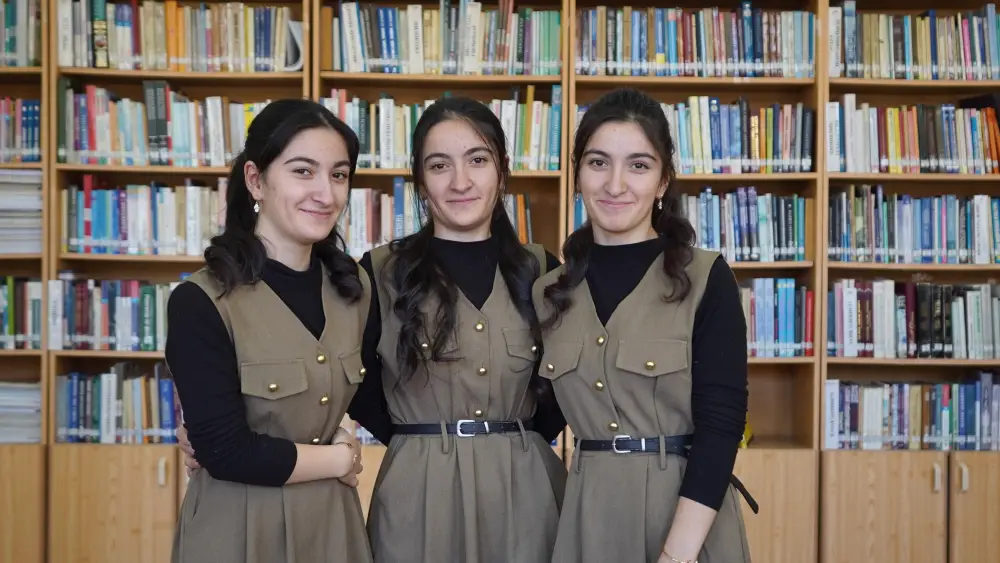 ТРОЙНЯШКИ ИЗ АЗЕРБАЙДЖАНА И ДВОЙНЯШКИ ИЗ КЫРГЫЗСТАНА ИЗУЧАЮТ КАЗАХСКИЙ ЯЗЫК В ТУРКЕСТАНЕ (6)