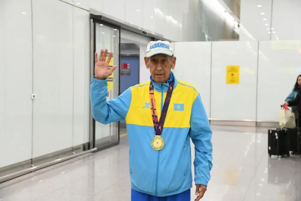 Пробежал 42 километра в 80 лет: казахстанский аксакал, участвовавший в Нью-Йоркском марафоне, вернулся в страну (4)
