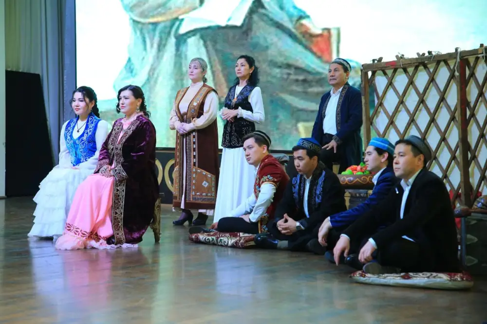 В Алматы прошел поэтический и музыкальный вечер «Ұйықтап жатқан жүректі ән оятар», посвященный 180-летию Абая Кунанбаева (2)