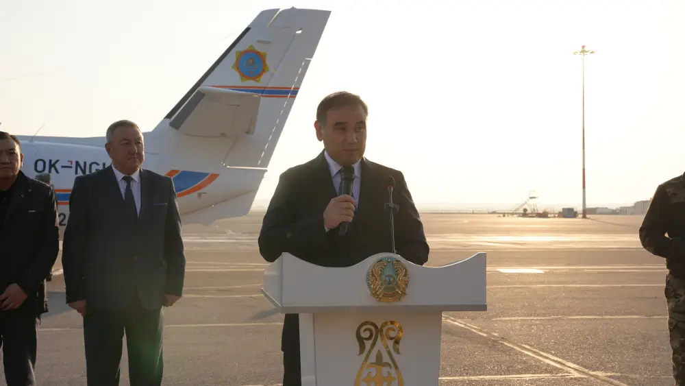 В Шымкенте встретили третий самолет L-410 для МЧС Казахстана (5)