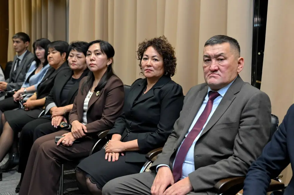 В области Абай отметили вклад финансистов (10)