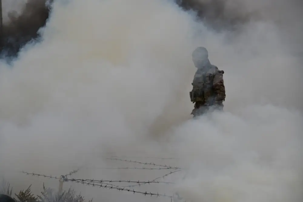 В Актауском гарнизоне более шестисот морских пехотинцев прошли обкатку танком (2)