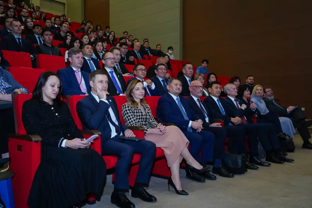 Президент Эстонии провел лекцию для студентов Nazarbayev University (6)
