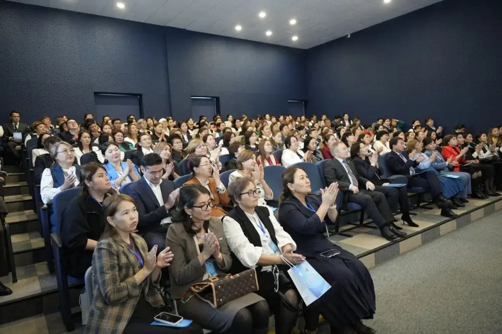 В городе Алатау состоялся областной Языковой форум в формате TED Talks с участием учителей, преподавателей и учёных (4)