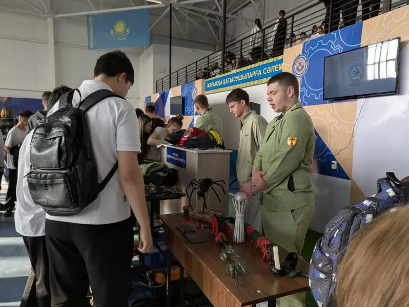 В Карагандинской области школьников знакомят с современными рабочими специальностями (6)
