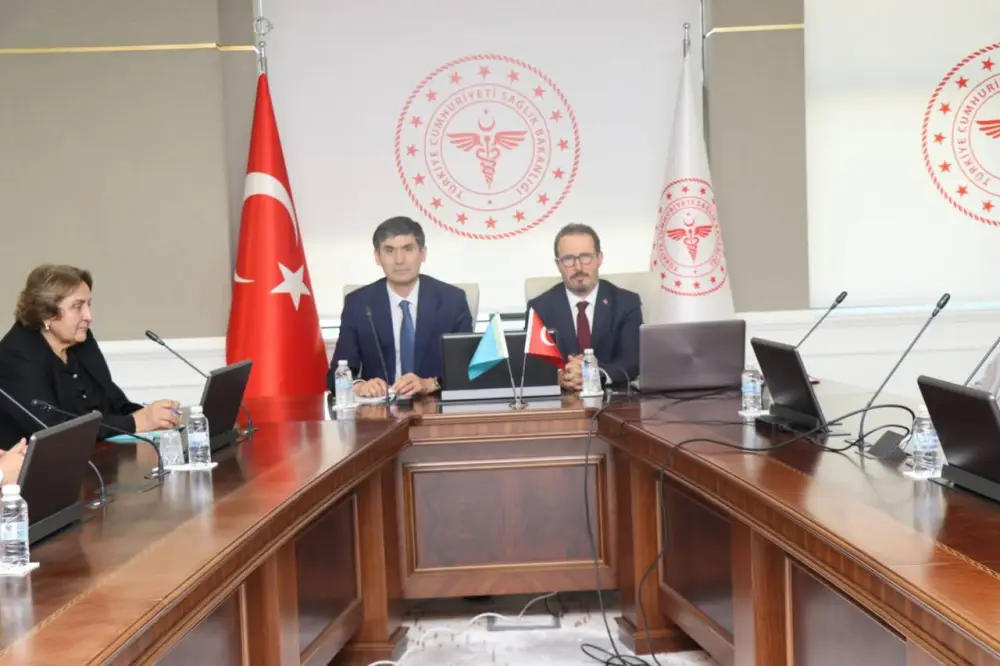 КАЗАХСТАН И ТУРЦИЯ ОБСУДИЛИ ВНЕДРЕНИЕ НОВЫХ ЦИФРОВЫХ РЕШЕНИЙ В МЕДИЦИНУ (4)