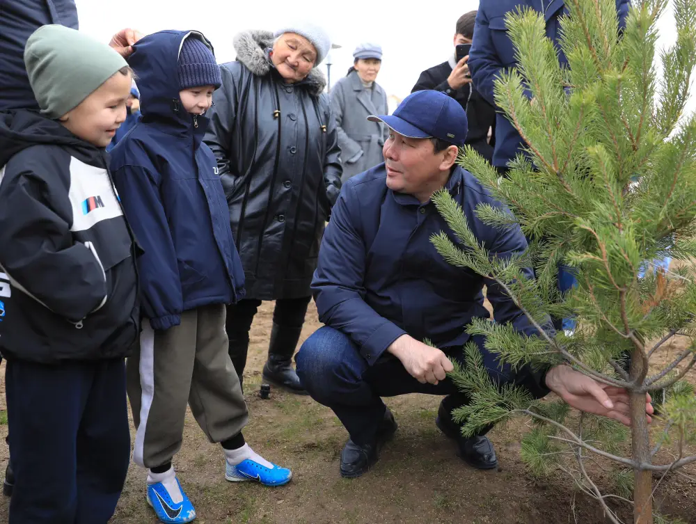 В Актобе сквер, построенный частным предпринимателем, передан в пользование жителям (4)