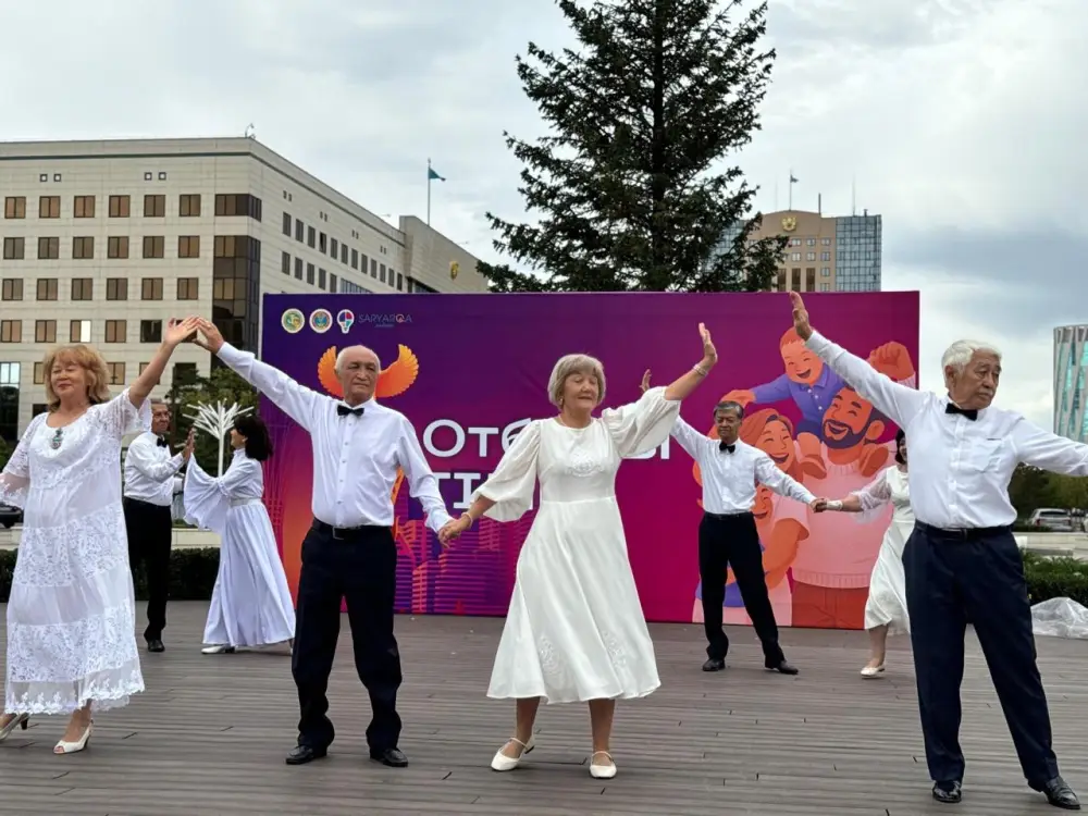 В Астане открылся танцевальный кружок при Центре активного долголетия (4)