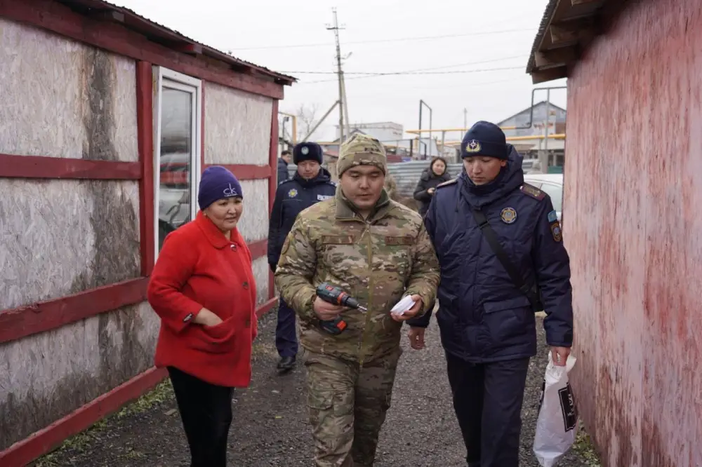 Пожарная безопасность в отопительный сезон: масштабный рейд по жилому сектору провели спасатели в Астане (3)